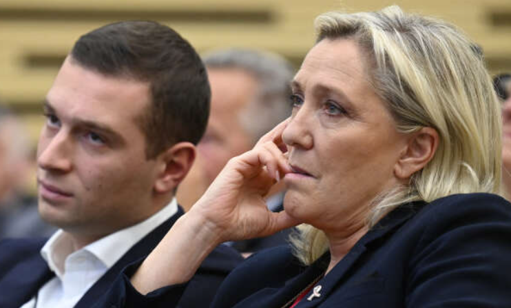 Quinze députés RN épinglés pour leur appartenance à un groupe Facebook d’extrême droite raciste où sont partagés des messages ouvertement racistes et menaçants liberation.fr/politique/quin…