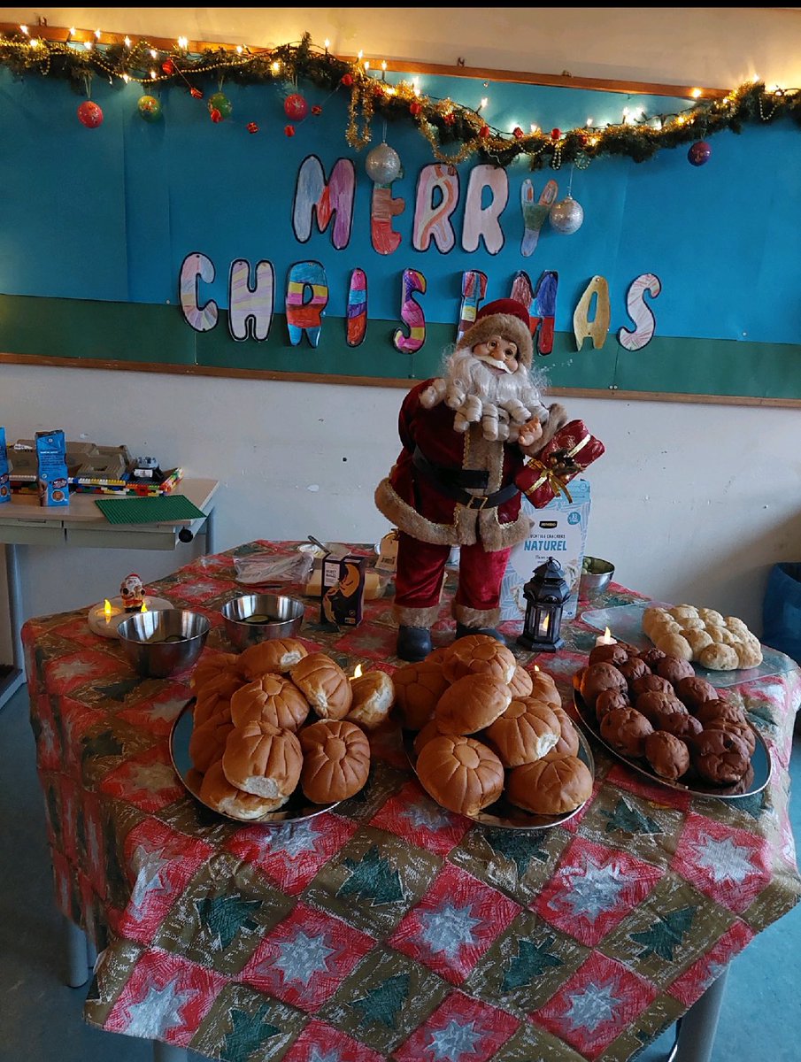 Een heerlijk en gezellig kerstontbijt vanmorgen 🎅🏻🎄.
En daarna wensen we iedereen hele fijne feestdagen en een gelukkig en gezond 2025!! <a href="/SBOHetMozaiek/">SBO Het Mozaiek</a>