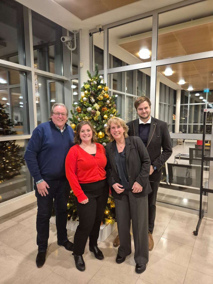Hele fijne feestdagen namens GroenLinks-PvdA Land van Cuijk!⭐️🎄⭐️
