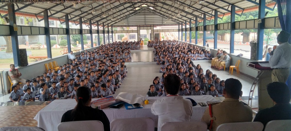 DeocSubarnapur's tweet photo. Awareness program on multiple disaster conducted at Sahara Trust HS, Sonepur on 20.12.2024 by SO, Tarbha FS, ADPHO, Sonepur &amp; DPO Subarnapur focusing on disaster preparedness &amp; Risk Reduction. 700 students &amp; teachers participated in the program.
@osdmaodisha
#ResilientOdisha https://t.co/mlK9yjmEg1
