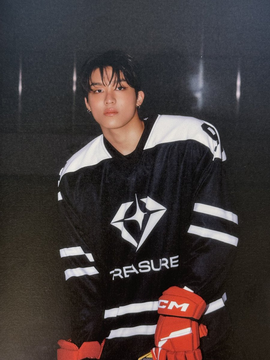 jexngwxx's tweet photo. MY FAVORITE JEONGWOO PHOTOS FROM THE 2025 TREASURE SG #박정우 https://t.co/yEy7EUEkiI