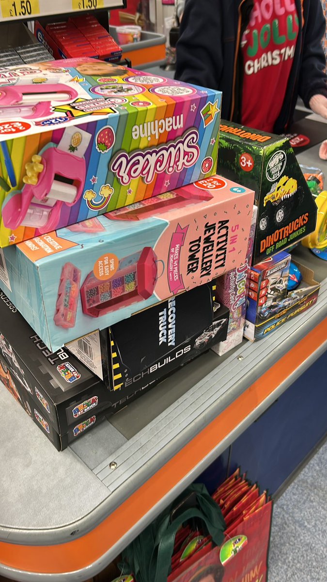 gorse_ruth's tweet image. 📢😍🥹Thank you so much to Performance Lighting @PerfLighting and Yorkshire Children&apos;s Charity @YCCharity for our amazing toy delivery! We are so grateful and know that our pupils will be so excited to choose a gift just in time for Christmas! #makethingsbetter #gifting #Kindness