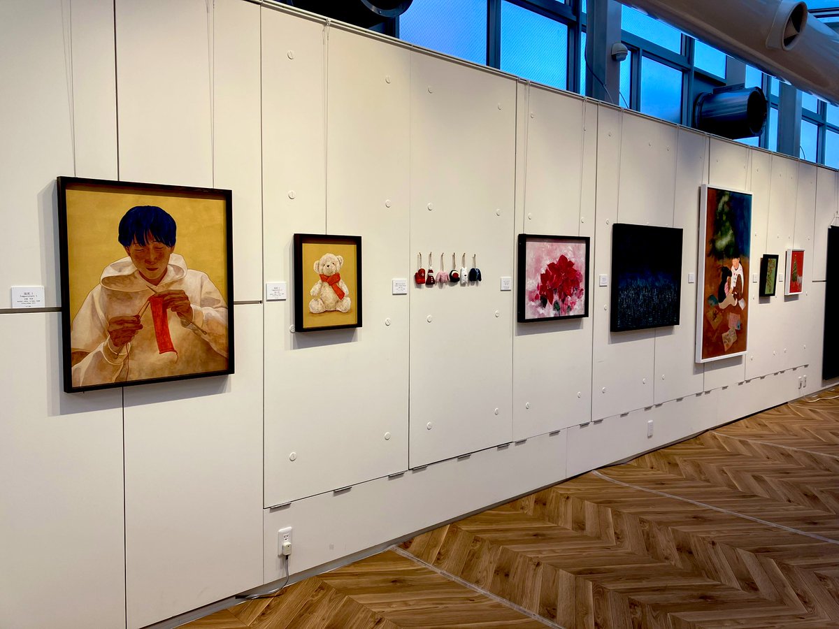 sekisho_studios's tweet photo. 【開催中】「クリスマス展」

スタジオ'Sでは、現在「クリスマス展」を開催中です。クリスマスをコンセプトとした日本画グループ展です。

今週末は物販もございます。ぜひご来場ください！
詳しくは下記のお知らせをご覧ください。
https://t.co/VGTz4OdSFx
#つくば　#展覧会 https://t.co/y6poj5HtIZ