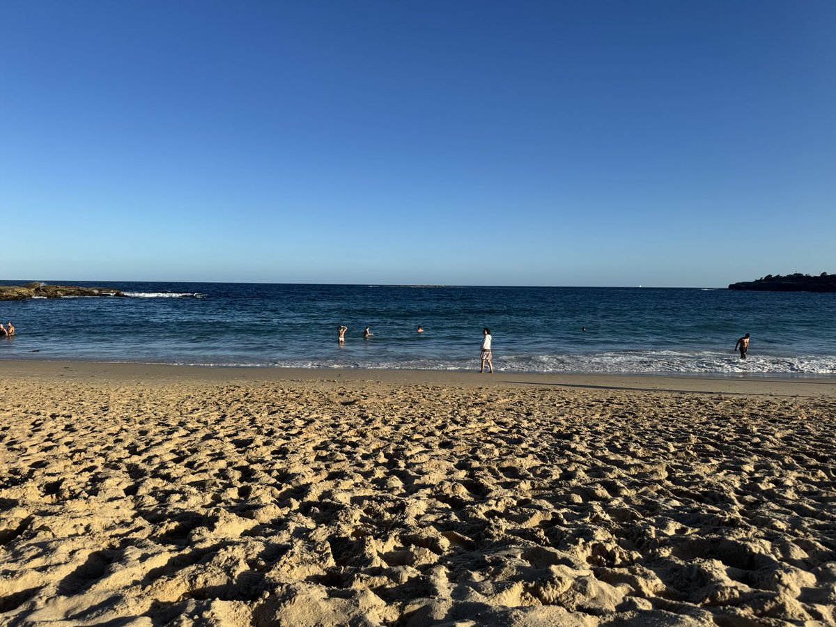 pyrmontvillage's tweet photo. Friday arvi dip …..Water temp was just perfect….A ton of peeps sitting on the hill taking in the last rays of the day ..#CoogeeBeach #Summer #LoveSydney https://t.co/UP7DGpBb2e