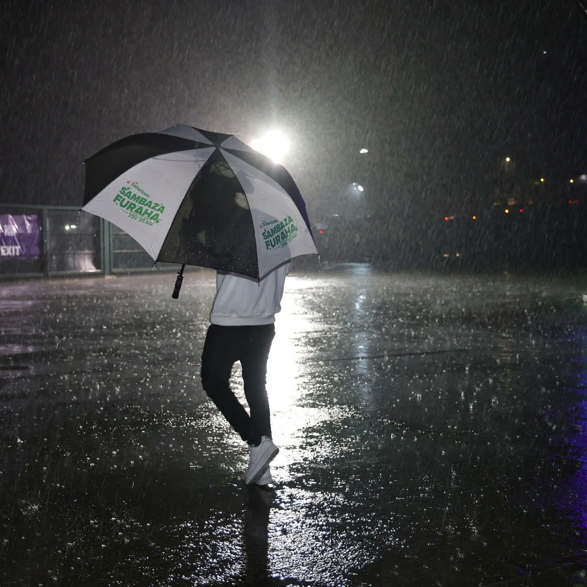 SafaricomPLC's tweet photo. Solfest 2024 VIP show was an unforgettable experience! We were delighted to connect with our customers, ensuring they stayed powered throughout the event with our convenient rental powerbanks.
#DoMoreWithMpesa #MPESAApp #Solfest2024 https://t.co/F8ix7ZQvd6