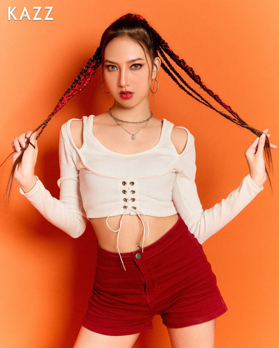 Kazzmagazine's tweet photo. 🔥❤️
#ชวนเสวนา #SHALLWE #DEGIFT
#KAZZMAGAZINE https://t.co/sZ0alNPHF0