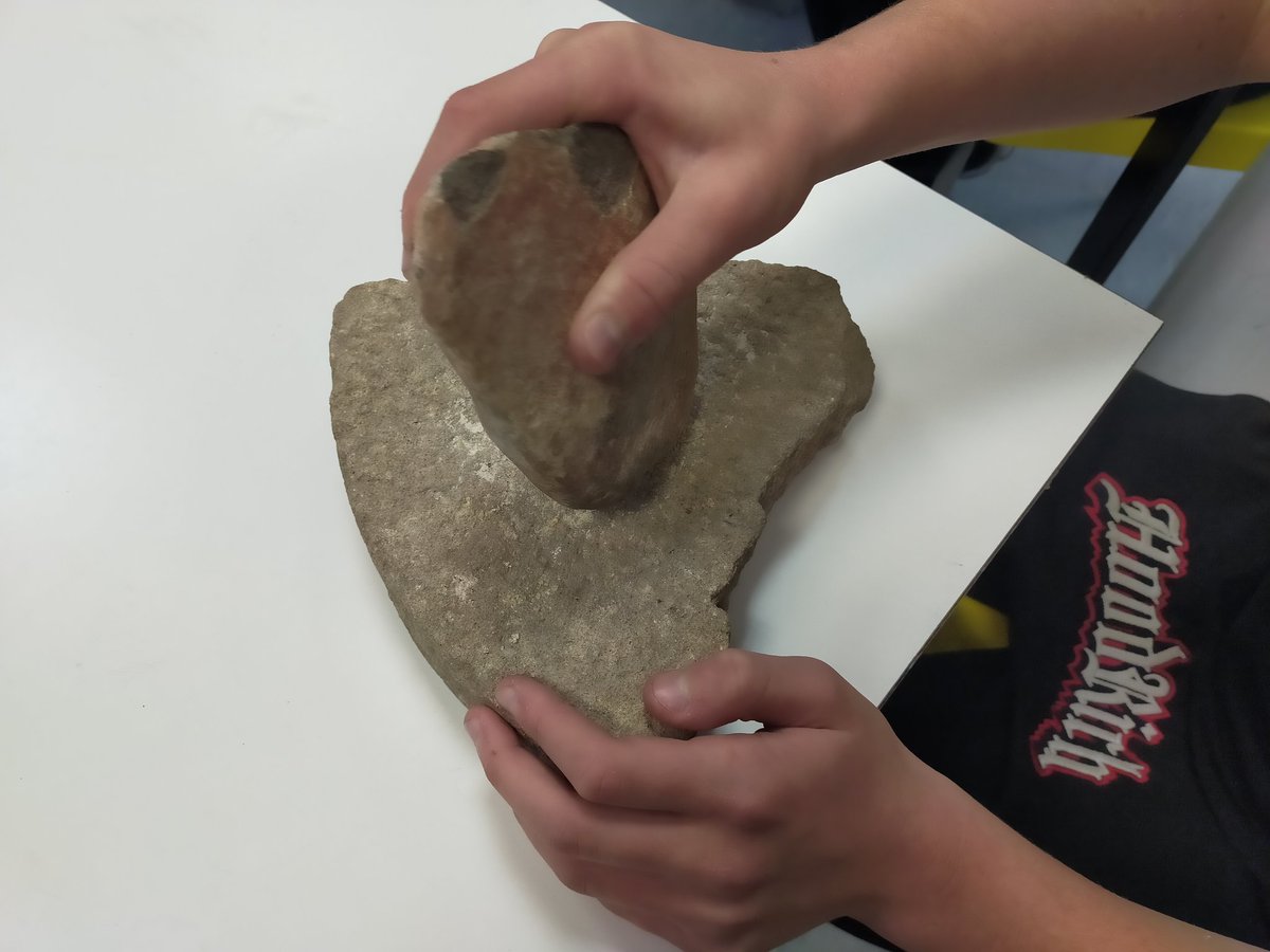 De la mà d'Aura Didàctica Cultural, l'alumnat de 1r d'ESO va poder endinsar-se en el món de l'Arqueologia i de la Prehistòria, per conèixer millor com vivien els nostres avantpassats més llunyans.⌛