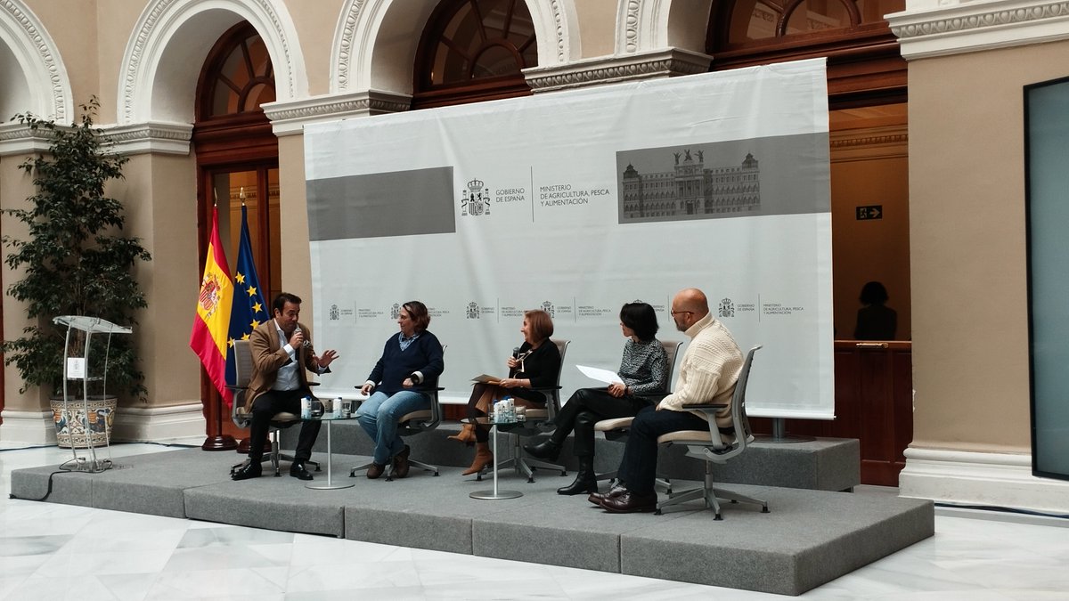 OEPM_es's tweet photo. Esta semana hemos celebrado nuestro bicentenario acompañados de grandes profesionales del ámbito de la #PropiedadIndustrial, tanto del sector público, como del privado. 
Te dejamos un enlace a la noticia donde te contamos todos los detalles de la jornada: https://t.co/4UPLLnBCf5 https://t.co/bodQUnbUdh