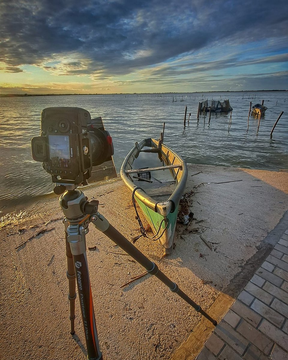 FotoproOfficial's tweet photo. >> Swipe to feel the peaceful moment
#AdventurewithT1plus
Shared by ig@sandra68_photography
🔭T1 Plus Standard
📸Canon 5d mark iii 17.40 mm L
#Fotopro #T1Plus #Pantour #tripod #landscapephotography #capturethemoment #camerasetup #photographygear #cameragear #naturephotography https://t.co/GAWSYtrivm