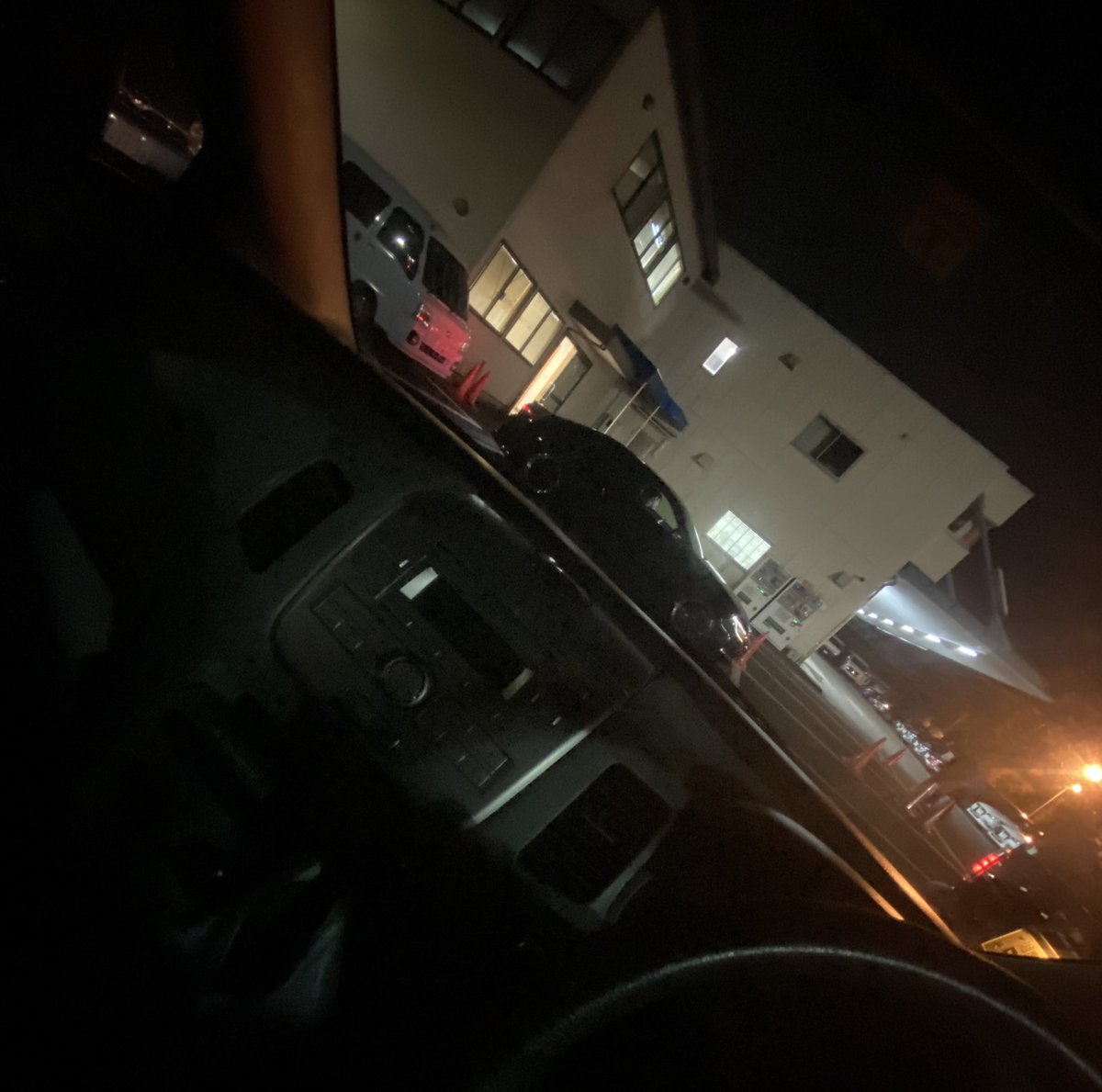 教習所にイカしたマークXが止まってる

俺も本気で治そうかな〜
もうド純正にしちゃったけど笑