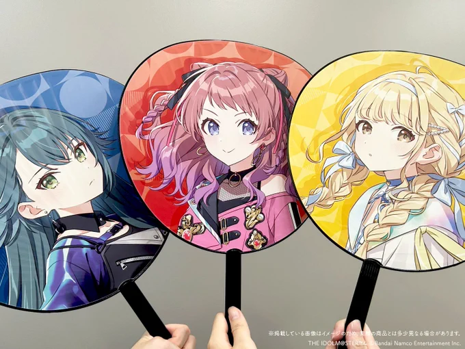  #学マス1st グッズ紹介今回は応援ジャンボうちわをご紹介本ライブ描き下ろしイラストのアイドルたちを大きくデザインしたうちわ裏面には名前も入っていて応援に持って来いの商品です公式グッズ事前販売 第1弾の受注は今週日曜まで!▼詳細学マス 
