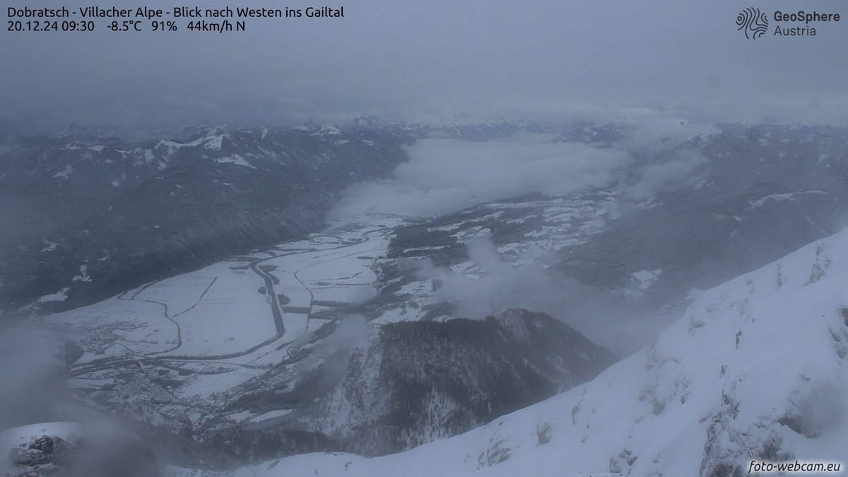 WWien10's tweet photo. Während #Villach nur leicht angezuckert wurde ist es auf den Bergen endlich tiefwinterlich geworden. in Bad #Bleiberg sind es aktuell um die 17 cm, auf der #Kanzelhöhe (#Gerlitzen) 32 cm und am #Dobratsch 30 cm. Hier sind überall weiße #Weihnachten garantiert! https://t.co/eNy3aHhgG1