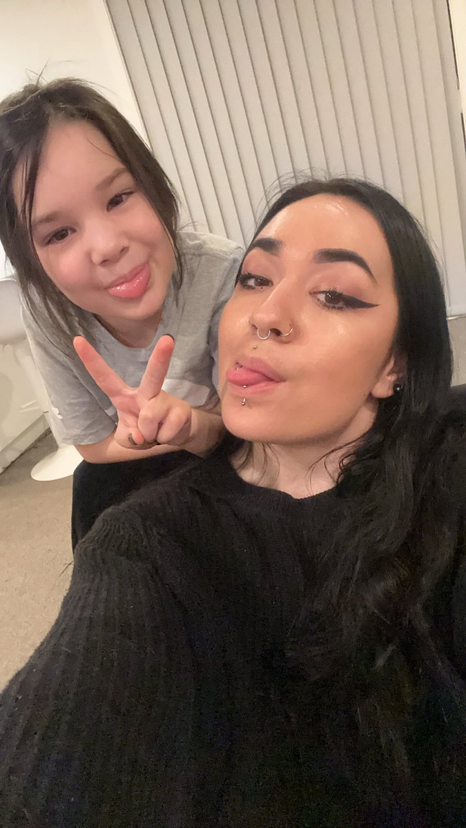 Ari tweet media