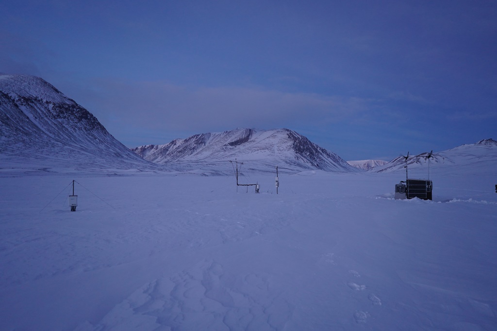 Merry Christmas and Happy New Year from Zackenberg Research Station! 🌟 We’re all excited that the sun will soon return. The deadline for applications to Zackenberg is also approaching: January 15. We look forward to a new season, celebrating 30 years of monitoring and research.