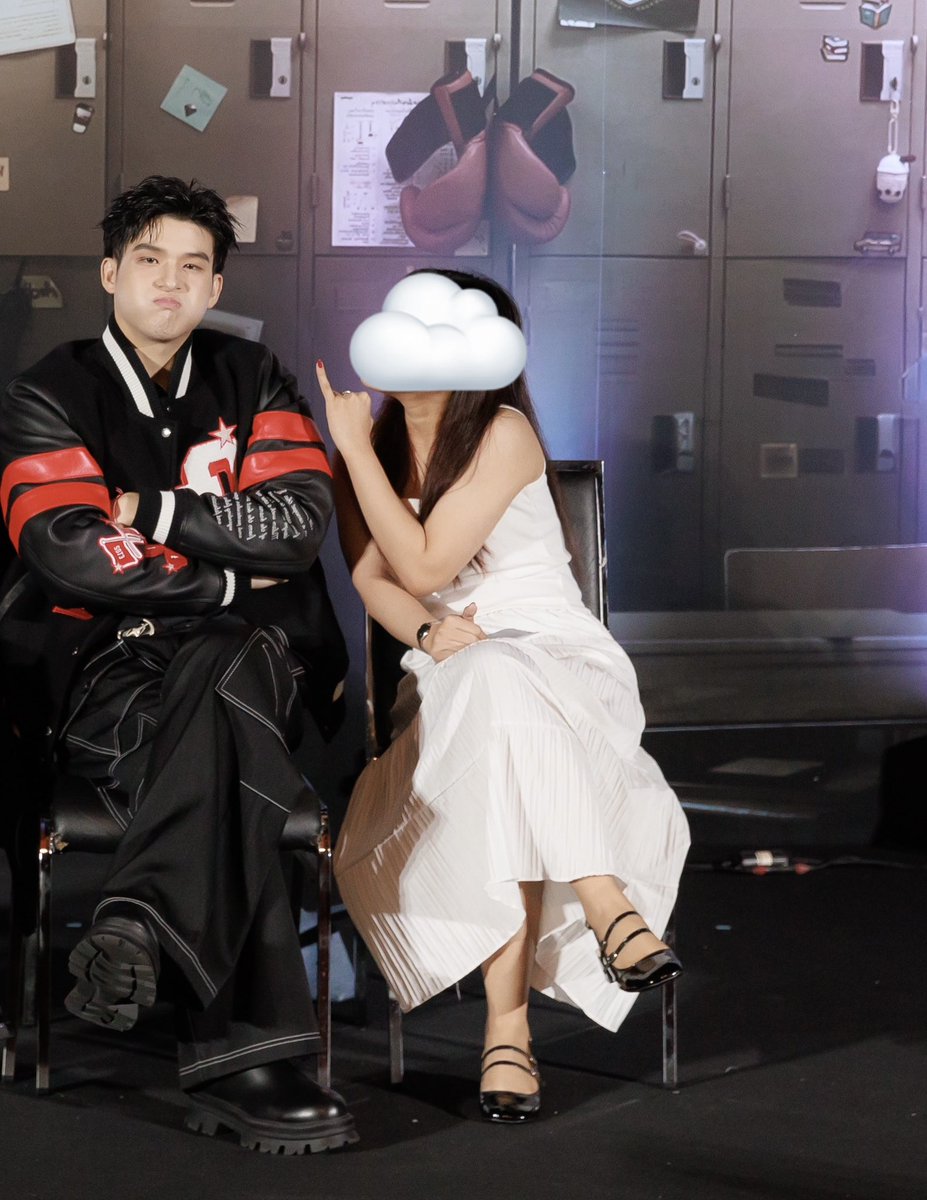 luvischu's tweet image. Happiness lies in gazing up at the sky ☁️♡