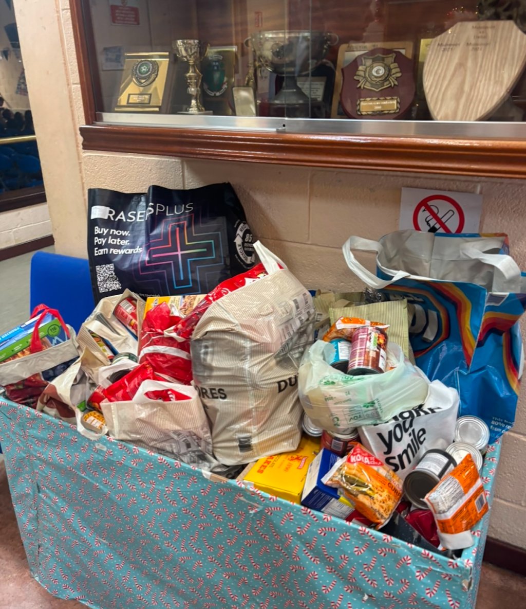 Bhí Comhairle na nDaltaí i mbun Bailiúcháin Bia le haghaidh Quarryvale FRC. Míle buíochas do gach éinne a thug tacaíocht dóibh.   The Student Council was collecting food for Quarryvale FRC. Many thanks to everyone who supported them.
