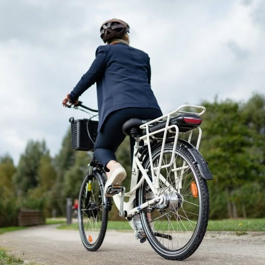 [Pédalez en toute liberté !]
Nouveau ! 
🚲Au 1er janvier 2025, les modalités du service de location longue durée des vélos évoluent. Vous pourrez renouveler votre contrat de location jusqu'à 4 ans au lieu d'1 an !

👉 Rendez-vous en 2025 sur capcotentin.fr/velo-electriqu…

#capcotentin