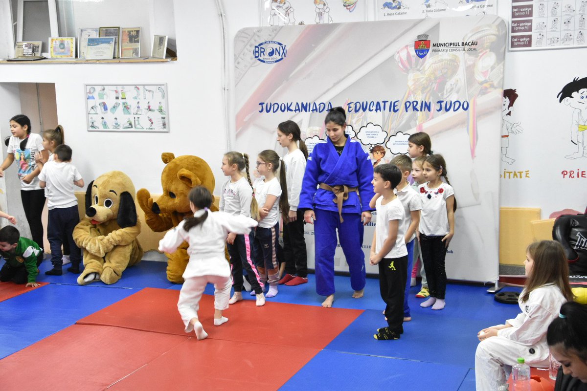 PeopleBronx's tweet photo. Despre  🥋𝓙𝓾𝓭𝓸𝓴𝓪𝓷𝓲𝓪𝓭𝓪 𝓻𝓮𝓿𝓲𝓷𝓮 - 𝓒𝓸𝓭𝓾𝓵 𝓶𝓸𝓻𝓪𝓵 𝓪𝓵 𝓳𝓾𝓭𝓸𝓾𝓵𝓾𝓲...🥋 și 🤹‍♀️Festivalul Inițierii în Judo ,,Cupa Centurii Albe" Ediția a II-a🤸‍♀️!

***Proiect realizat cu sprijinul Municipiului Bacău și al Consiliului Local al Municipiului Bacău https://t.co/DcTRQZjXNk