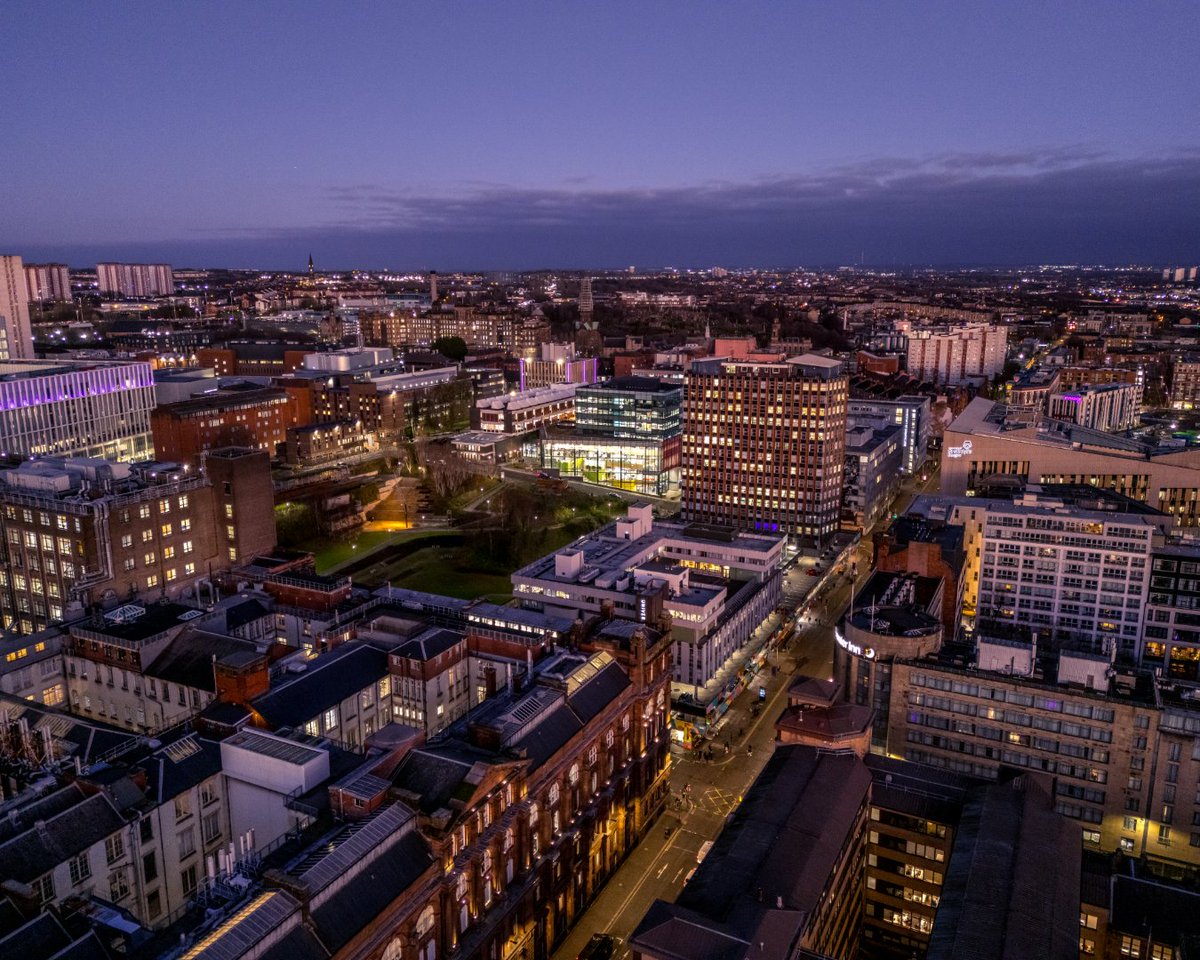 Wishing everyone a Merry Christmas &amp; Season's Greetings! ❤️ 

Please note that we will be closed for the festive break from December 20th &amp; reopen on January 6th. 🎄

During this time, limited services will be available 🔗 brnw.ch/21wPxMQ

📸 @hawkayescotland