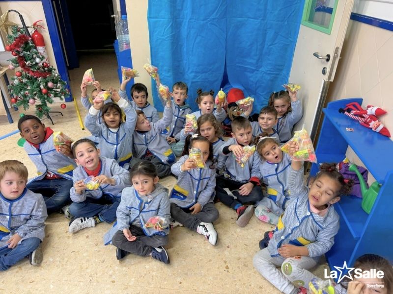 Els alumnes d'infantil van fer cagar el tió ahir al matí! Li vam cantar la cançó, vam picar ben fort i... quina sorpresa!! 🎄🎁

#lasalle #lasalletorreforta #somlassalle #tiodenadal #CagaElTió #NadalAInfantil #TradicionsCatalanes #TióDeNadal #Escola #MàgiaDeNadal #Nadal2024