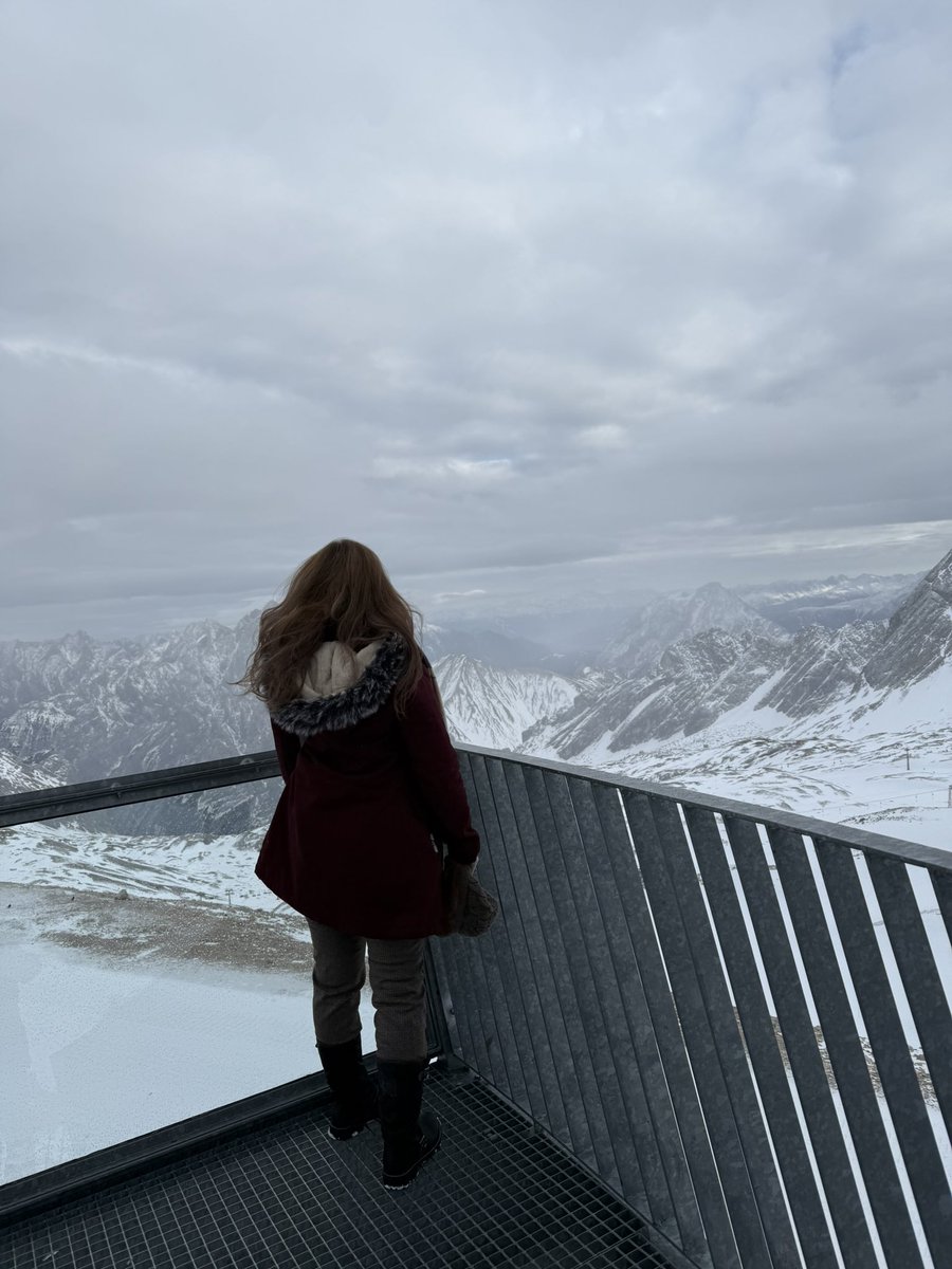 ReemaReality's tweet image. &quot;إلى حيث تستلقي بهجتي على هذه الارض
أُريد لقدماي أن تعرف الطريق&quot;

آمين ❄️⛄️🤍