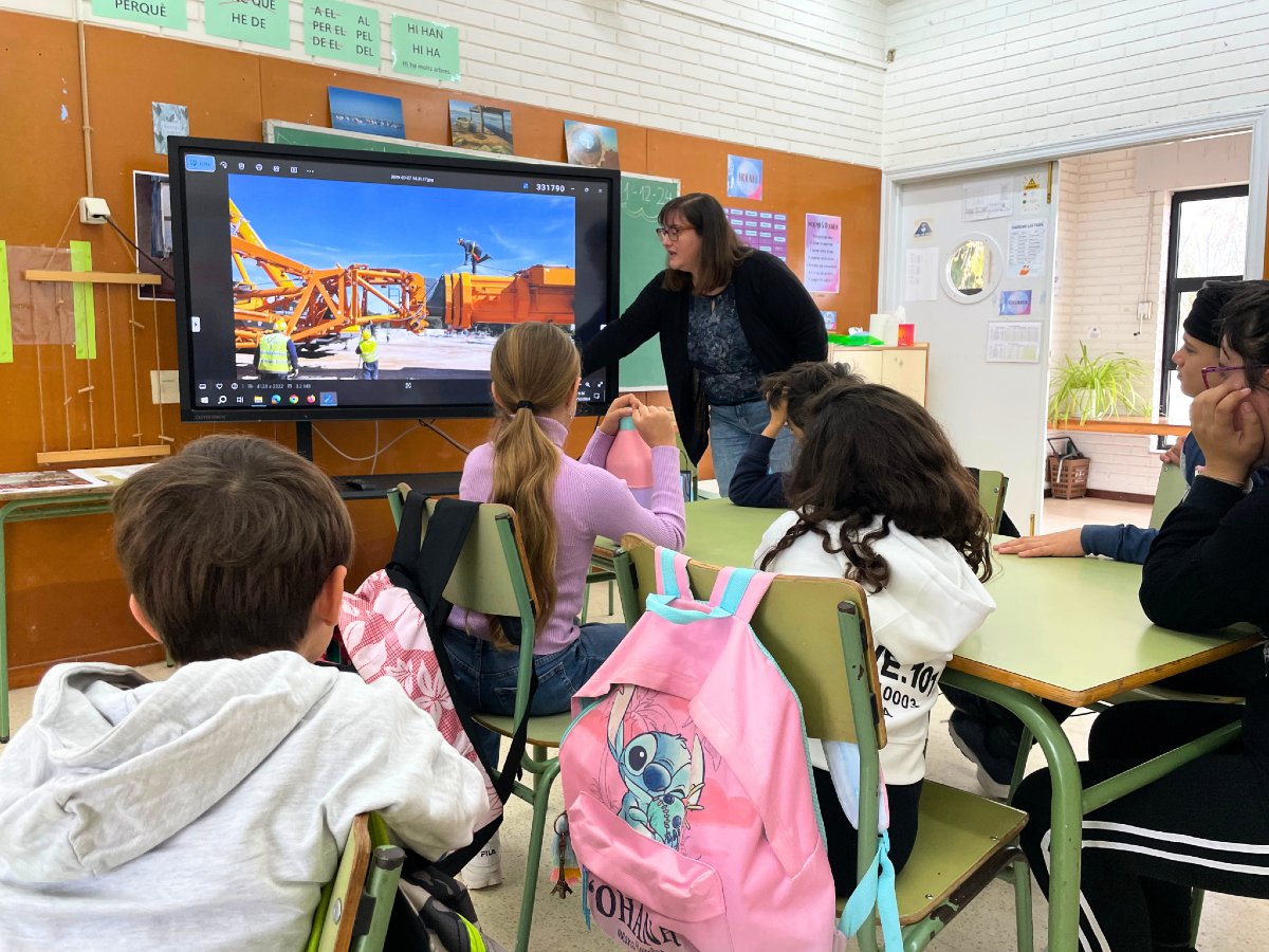 📅 L'11 de desembre, Sara Gil, secretària de la junta de Govern, va anar a l’Escola Setze de Febrer dels Muntells, per fer una xerrada informativa a l'alumnat. ☝️Ets escola o institut? Vols que vinguem a donar a conèixer la nostra professió? Contacta!  #CATTE