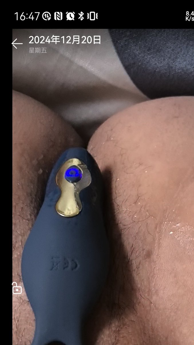 Jetlovescat's tweet photo. 今天休息，正好新玩具到货。
当然要让送货上门的驿站弟弟试试新玩具怎么样啦
感觉他挺喜欢的
一直让我从后面抱着他跟他接吻
果然是爱玩的小朋友 https://t.co/rscrsahB1C