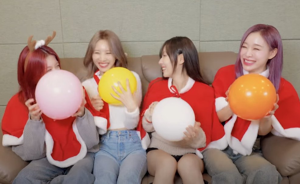 insomnicsy's tweet photo. CHRISTMAS MADE x100 BETTER WITH DREAMCATCHER 🎄❤️

#Dreamcatcher #드림캐쳐 #My_Christmas_Sweet_Love 

🔗https://t.co/8GByE2nVgb https://t.co/Lrs9O8epOG