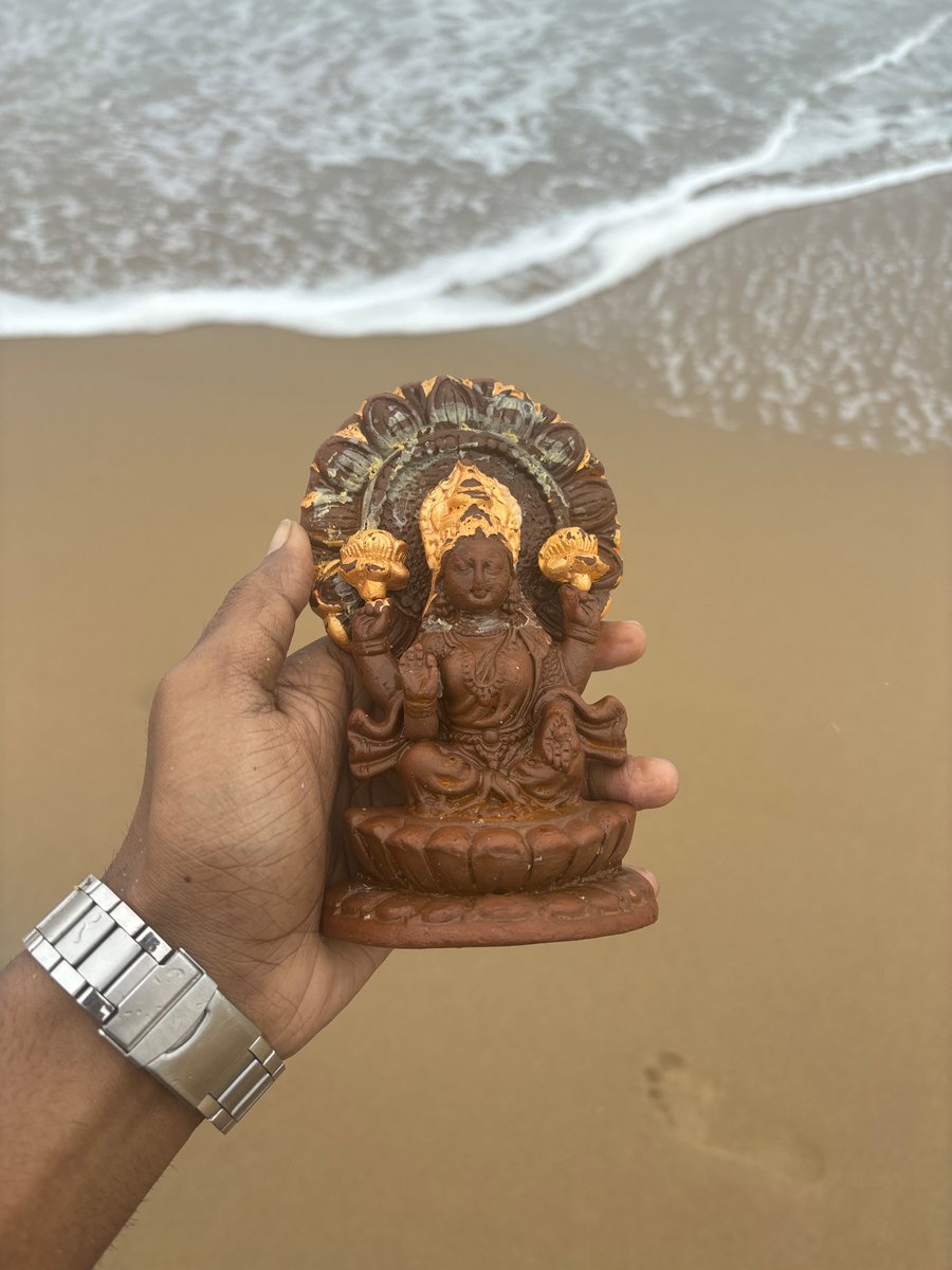 msdian070's tweet photo. Has anyone experienced something like this before? What do you think the significance of finding a goddess idol in the ocean might be? I'd love to hear your thoughts! https://t.co/zd57XV3boT