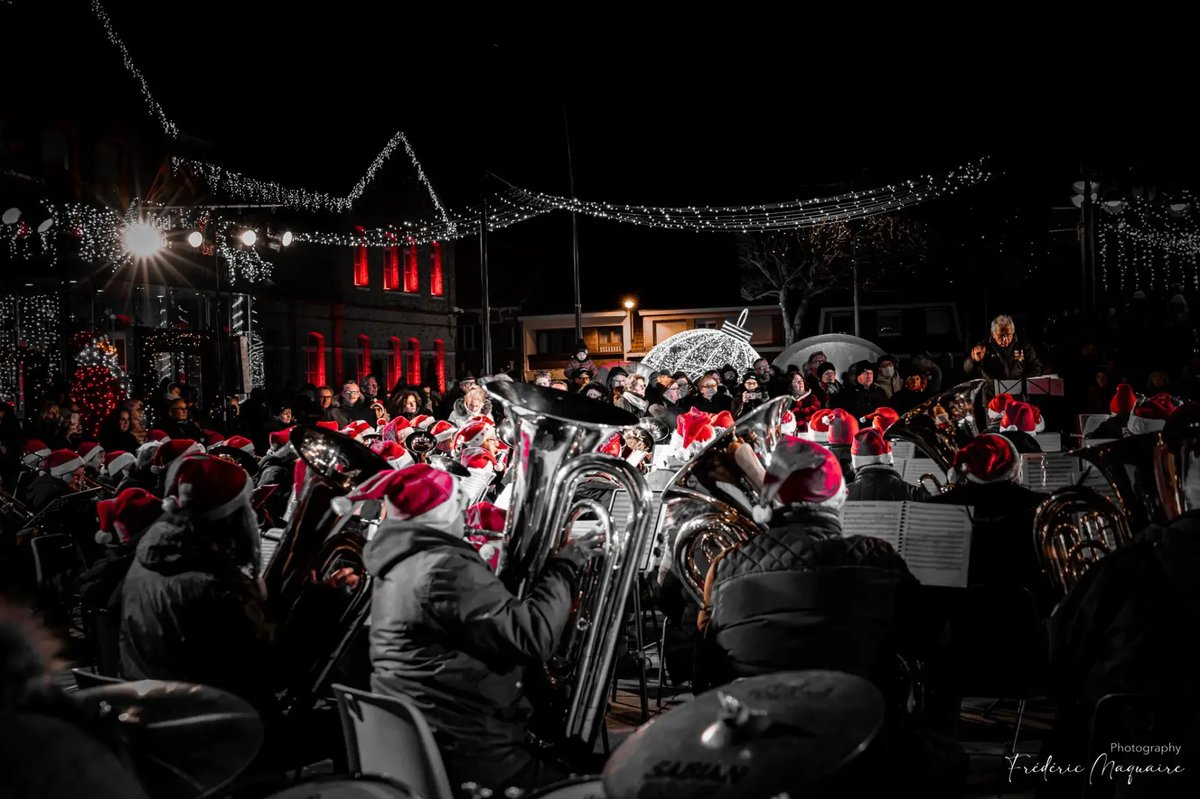 Ne manquez pas le #concert Le Brass Band de #Noël 🎅🏻

Ce dimanche 22 décembre à 15h30 sur le parvis de notre belle cathédrale d’#Amiens, les plus beaux chants de Noël seront à l'honneur.

Préparez vos plus belles voix pour reprendre en choeur ces musiques incontournables 🎤
