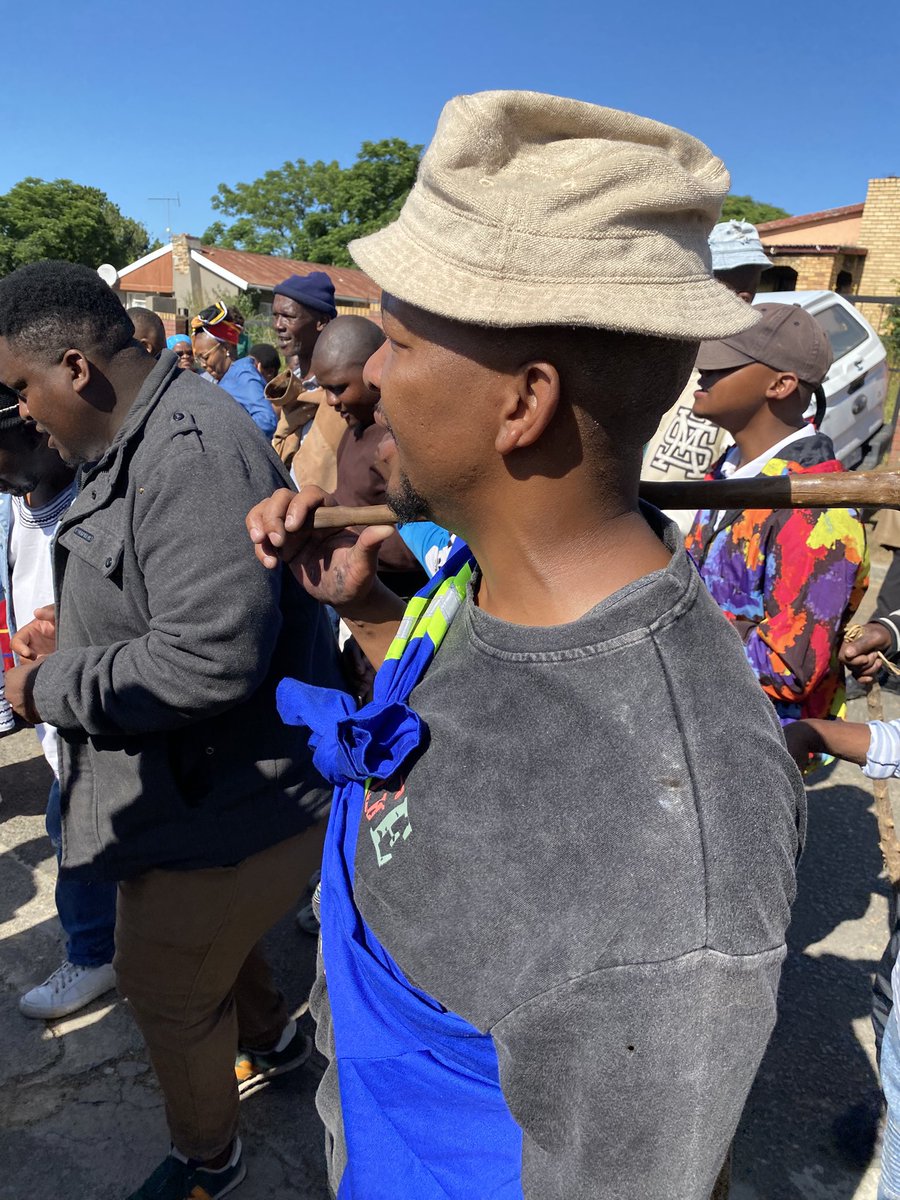 MadamAfrika's tweet image. #UmgidikaLamla
Act 1: Welcoming him back home with song, dance and lots of happy tears.
uThixo u vumile, uLamla yi ndoda.

So proud of him, so proud of Siki, so grateful that life has afforded us opportunity to do life together. 

#Framily ❤️