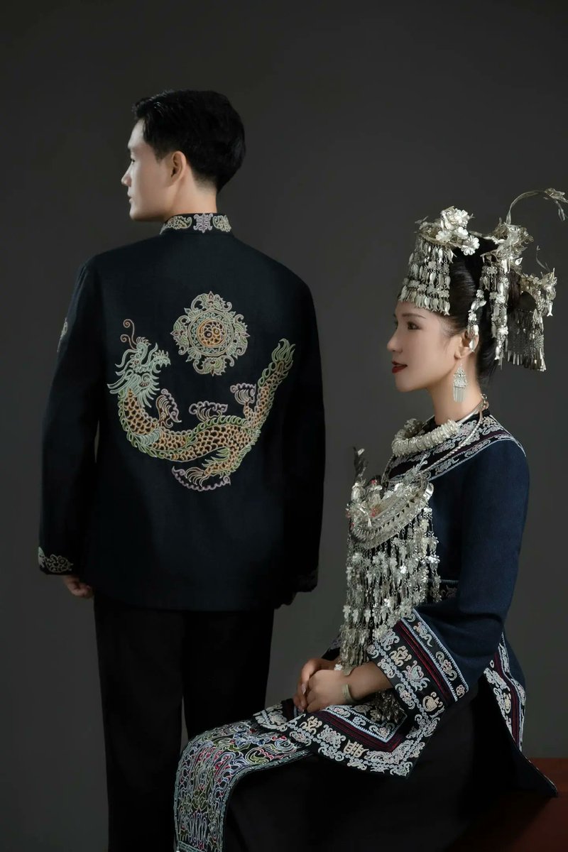 Krystalaway's tweet image. 饮睢水，成睢人   
水族婚服，这个仪式感  #chinesewedding  #wedding