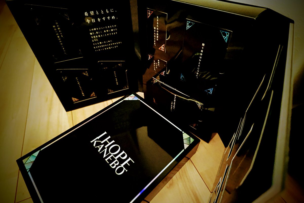 k1lo_83's tweet photo. 遅ればせながら、カネボウ公式3周年記念のサンプルセットいただいておりました、嬉しい〜ありがとうございます
アドベントカレンダーのようなお洒落箱だった
#KANEBO
#KANEBO公式サイト3周年
#HOPEBOX https://t.co/xPU0HArQrq
