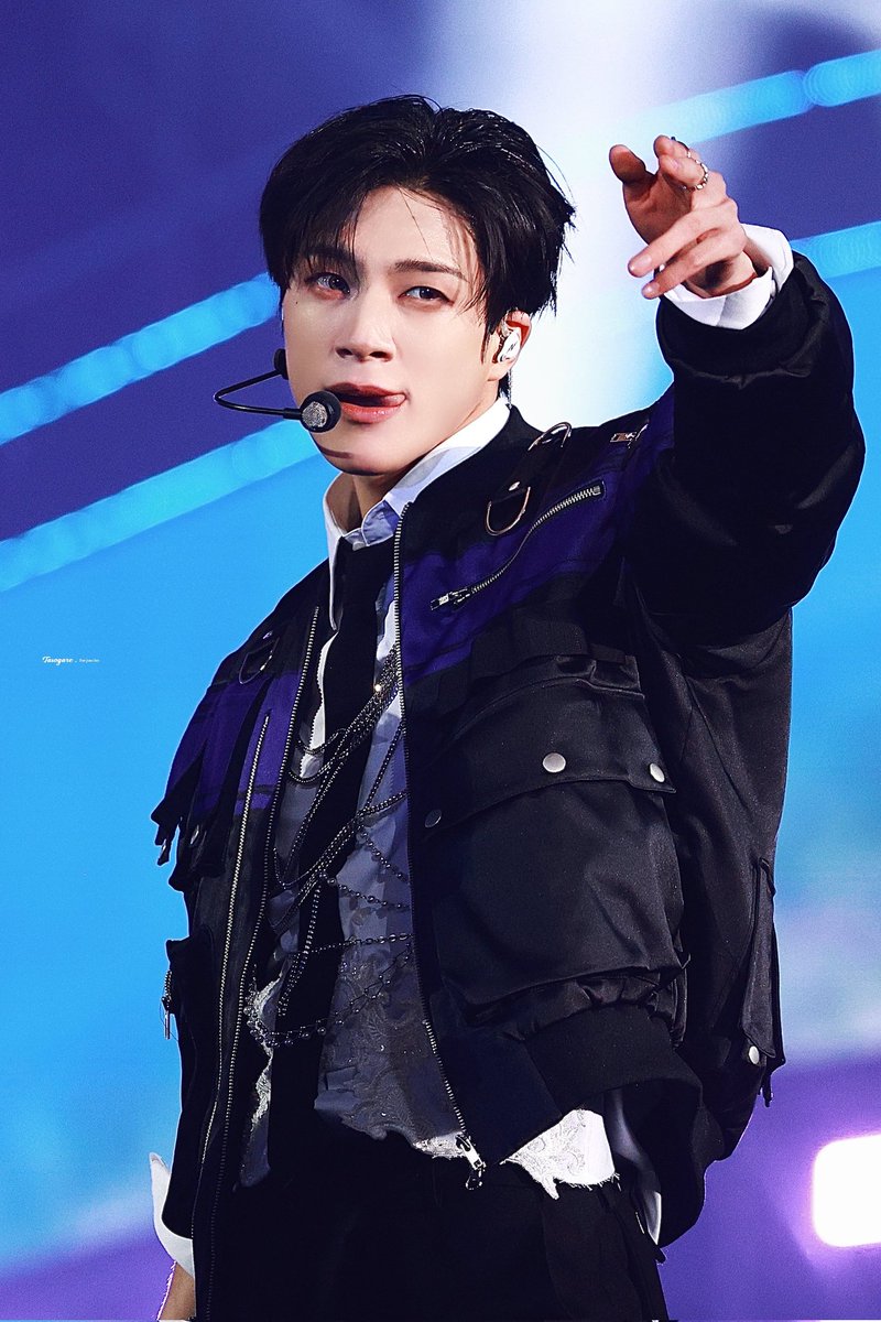 nct_menfess's tweet photo. nct! Jeno melet, kita semua kepelet😭🔥 https://t.co/VzgkJY7xRa