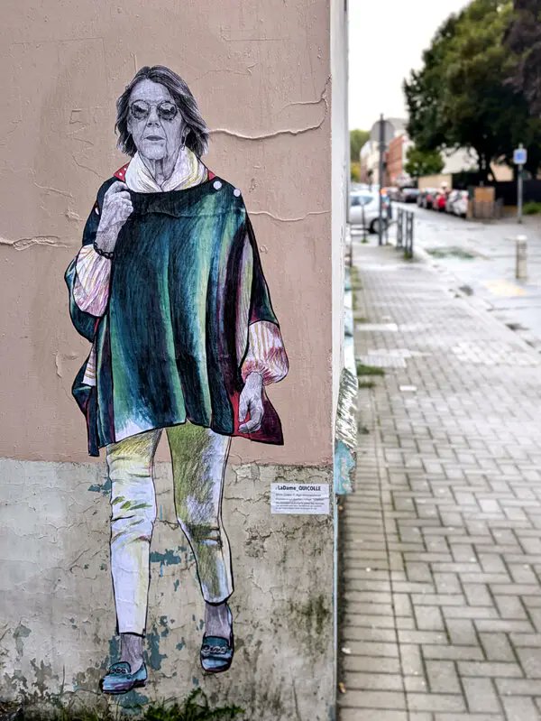 Heroína del año: Gisèle Pelicot camina.