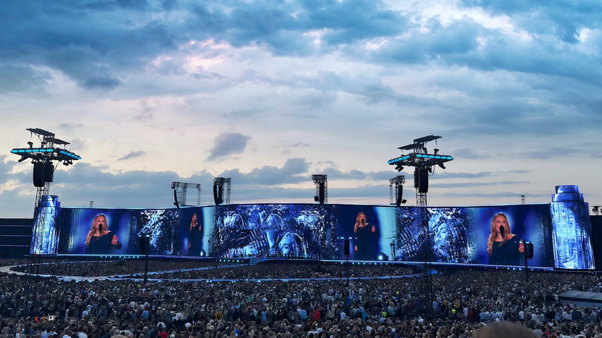 DanWiseCreative's tweet image. As December draws to a close I've been reflecting on my year and many of the great shows I've been involved with. 

Things kicked off in January with the highly prestigious Joy Awards where I created performance visuals for Assala, Bebe Rexha and Gloria Gaynor, bringing a mix of…