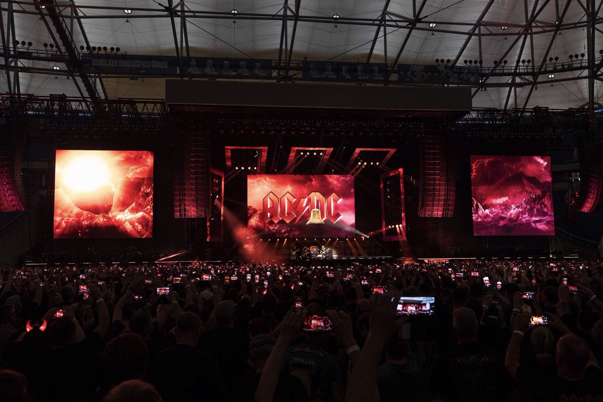 DanWiseCreative's tweet image. As December draws to a close I've been reflecting on my year and many of the great shows I've been involved with. 

Things kicked off in January with the highly prestigious Joy Awards where I created performance visuals for Assala, Bebe Rexha and Gloria Gaynor, bringing a mix of…