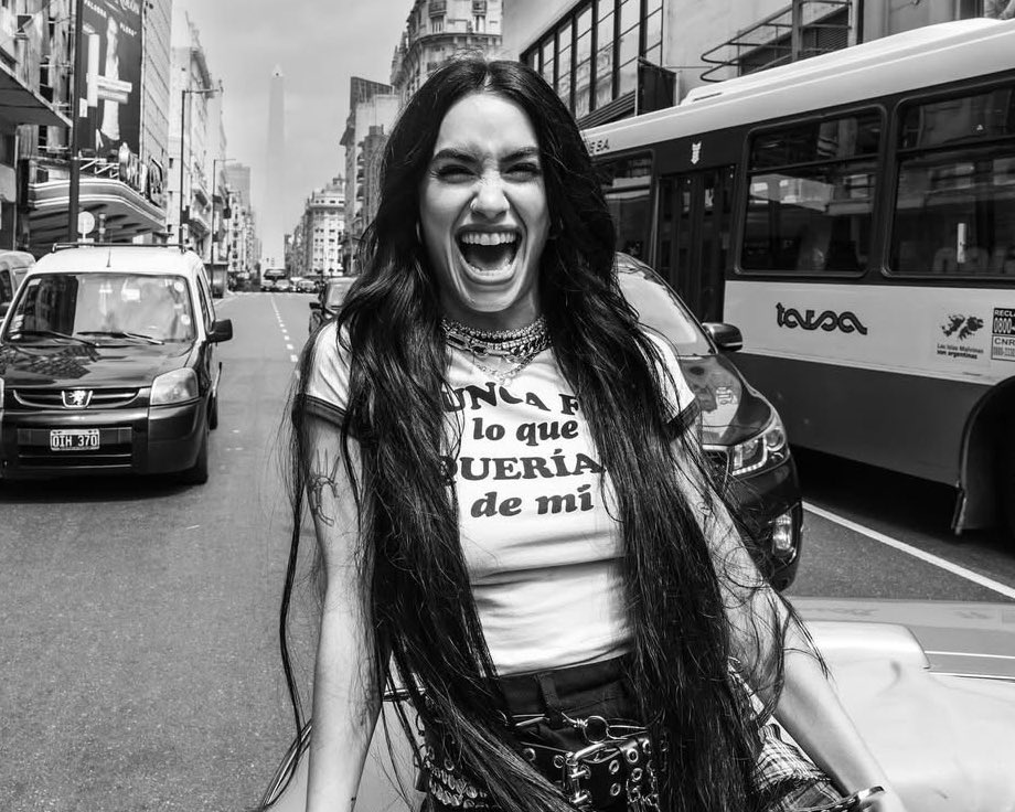 SantuEspos's tweet photo. Como arranque la fila virtual // como voy 2hs después 
#LaliEnVelez https://t.co/b5RrSioVy8