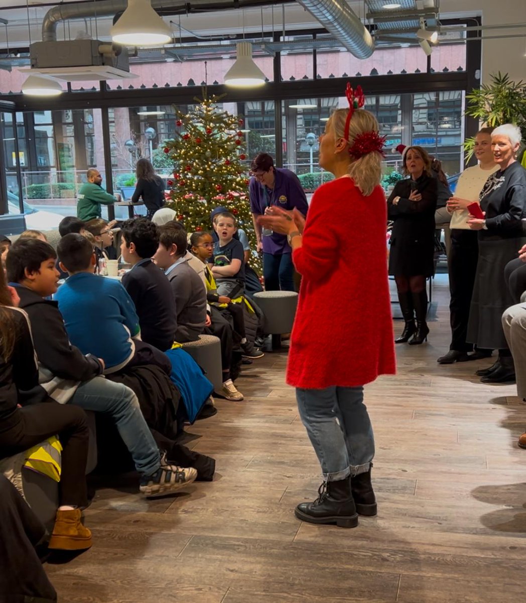 THANK YOU to the wonderful staff @JLLUK Glasgow! 🎅

The kids loved all their amazing toys! Thank you to Lynsay, Jan and Hanna for the sing a long. 😁

Wishing you all a Merry Christmas! 🎄

#1in4 #kindness #peoplemakeglasgow #feedingglasgowskids