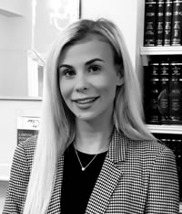 McCarthyWebbSol's tweet photo. Congrats to our Darcy Haren who has completed her training today and will soon be a practising solicitor! 🍾📜👏 #law #solicitor #mccarthywebb #eastbourne https://t.co/9zXZGJfybH
