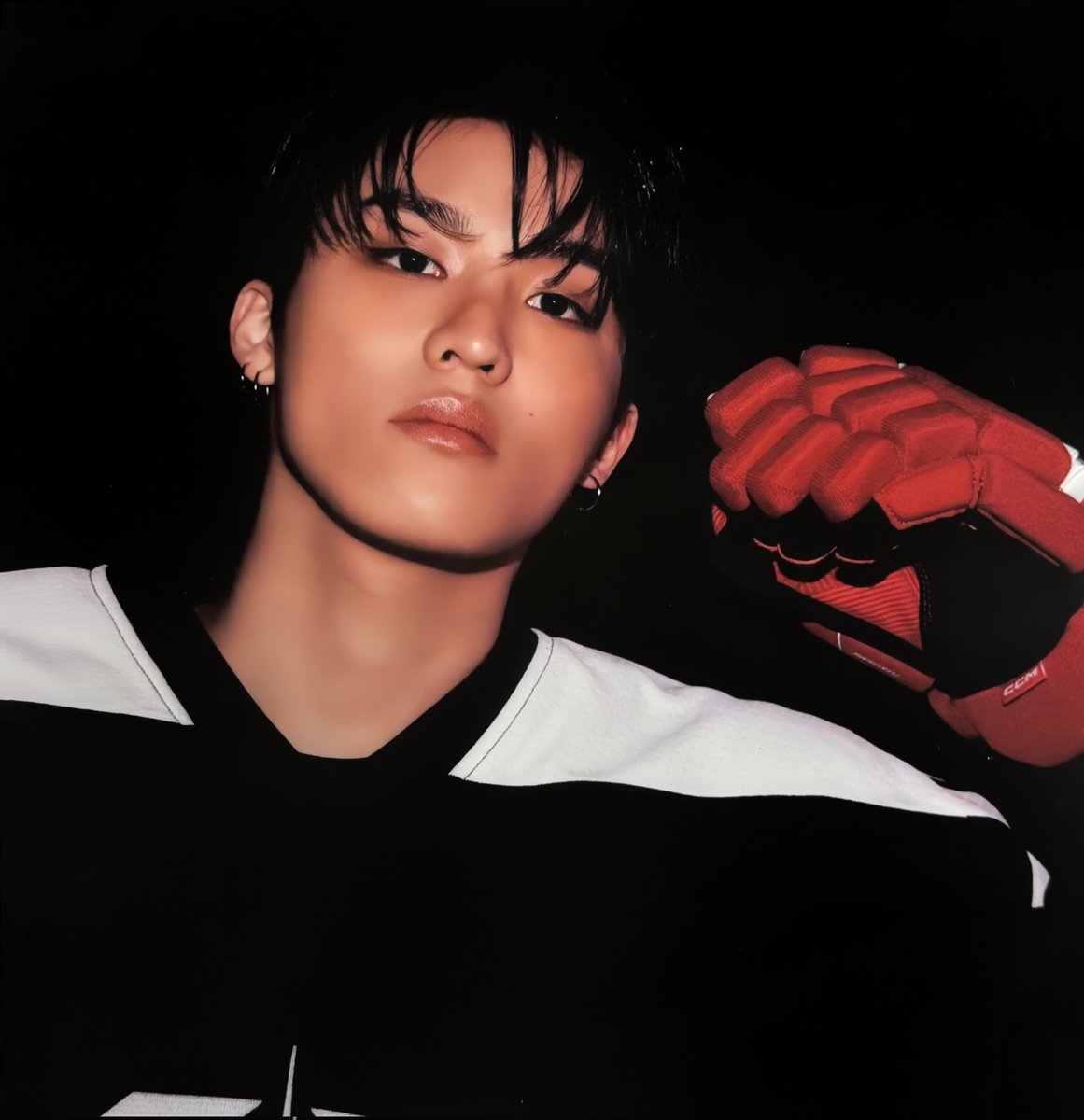 [HD] Thread: Park Jeongwoo photos as a hockey player no.99 🏒 #박정우