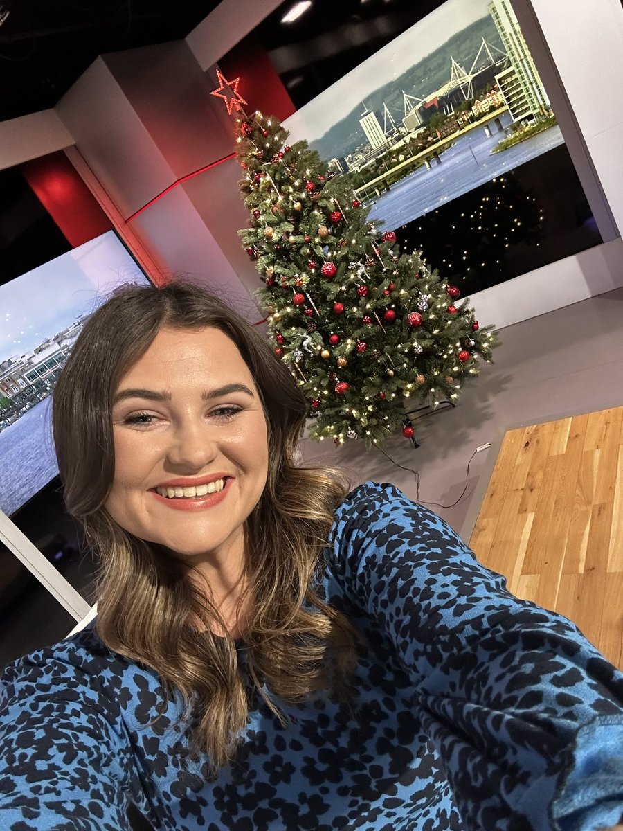 Last bulletin before the Christmas holidays and the tree is up! Nadolig Llawen!🎄🎅🏼