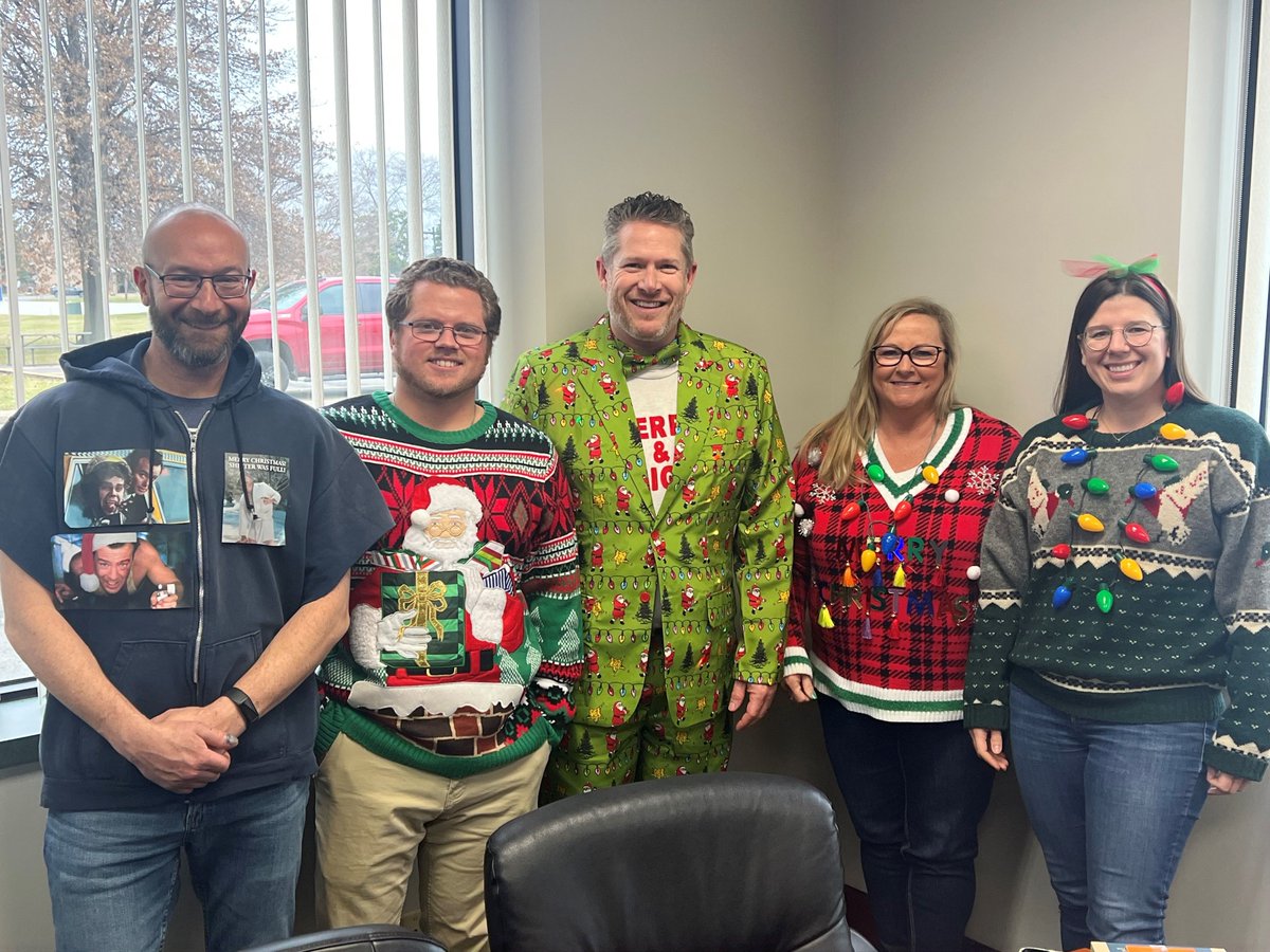 WhksCo's tweet photo. When 'Ugly' Sweater Season Hits 😂👌
All around WHKS, employees are getting into the holiday season sporting their 'Ugly' sweaters! ❤💚
#Shapingthehorizon #engineers #planners #landsurveyors #developingpeople #creatingsolutions #uglysweaters #holidayseason https://t.co/pqQVodyRQt