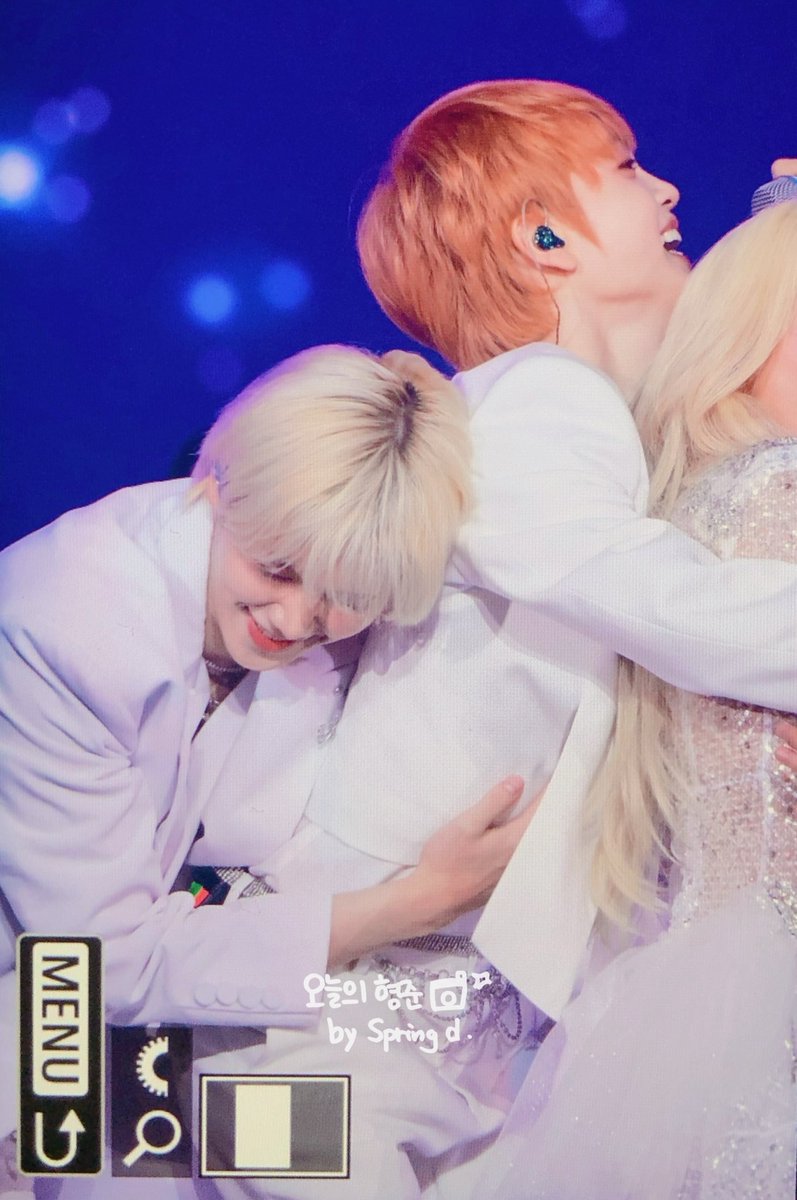 선배님하고 허그해서 신난강쥐들🐶❤️

241220 KBS 가요대축제 
#형준 #크래비티 #HYEONGJUN #CRAVITY