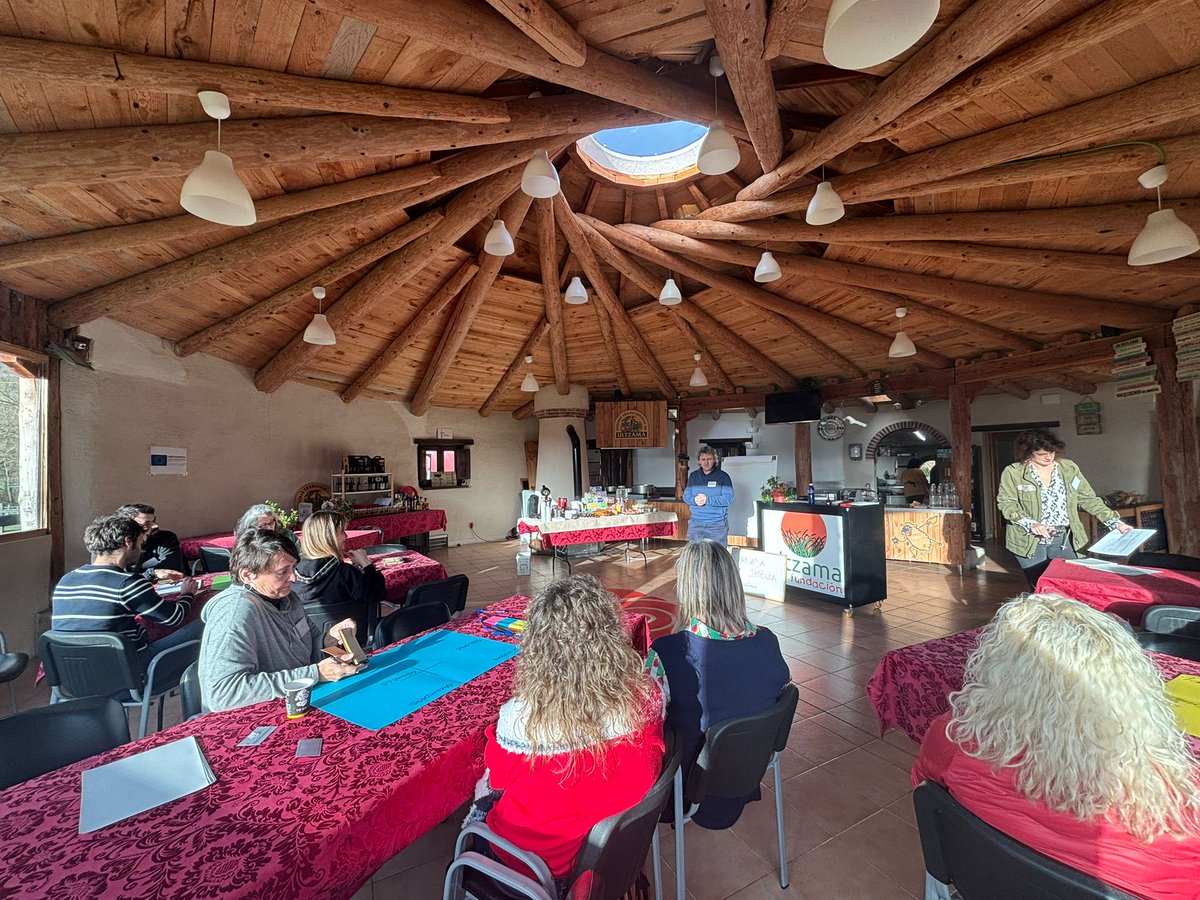 TurismoPro_na's tweet photo. Intercambio profesional de experiencias de #enogastronomía 🍷🍽️

@FabricaMuseo (San Adrián) y @escuelaultzama (Lizaso) acogen una doble jornada para impulsar este tipo de experiencias y conocer algunas de las que ya se están desarrollando

🖇️https://t.co/PDOE7CLEf1 https://t.co/WHnVSGxaYu