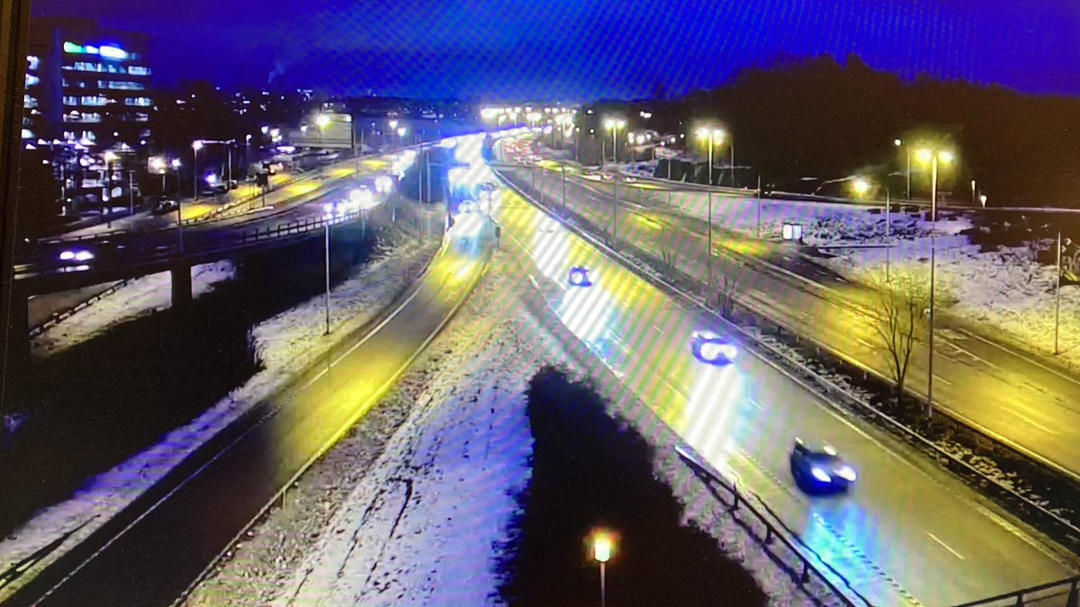 Joulun menoliikenne pääkaupunkiseudulla on alkanut rauhallisissa merkeissä. Oikea tilannenopeus ja riittävät turvavälit ovat avain turvalliseen matkantekoon.
Rauhallista joulua sekä onnellista uuttavuotta kaikille tienkäyttäjille!
<a href="/Fintraffic_fi/">Fintraffic</a> #pkseutu #liikenne #Fintraffic