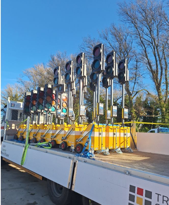 A final flurry of festive deliveries... 🎅📦

As this year comes to a close, we would like to thank each of our new and existing customers for their valued custom over this past year! 😀

Together, we continue to make traffic management safer, greener and more efficient... 🤝