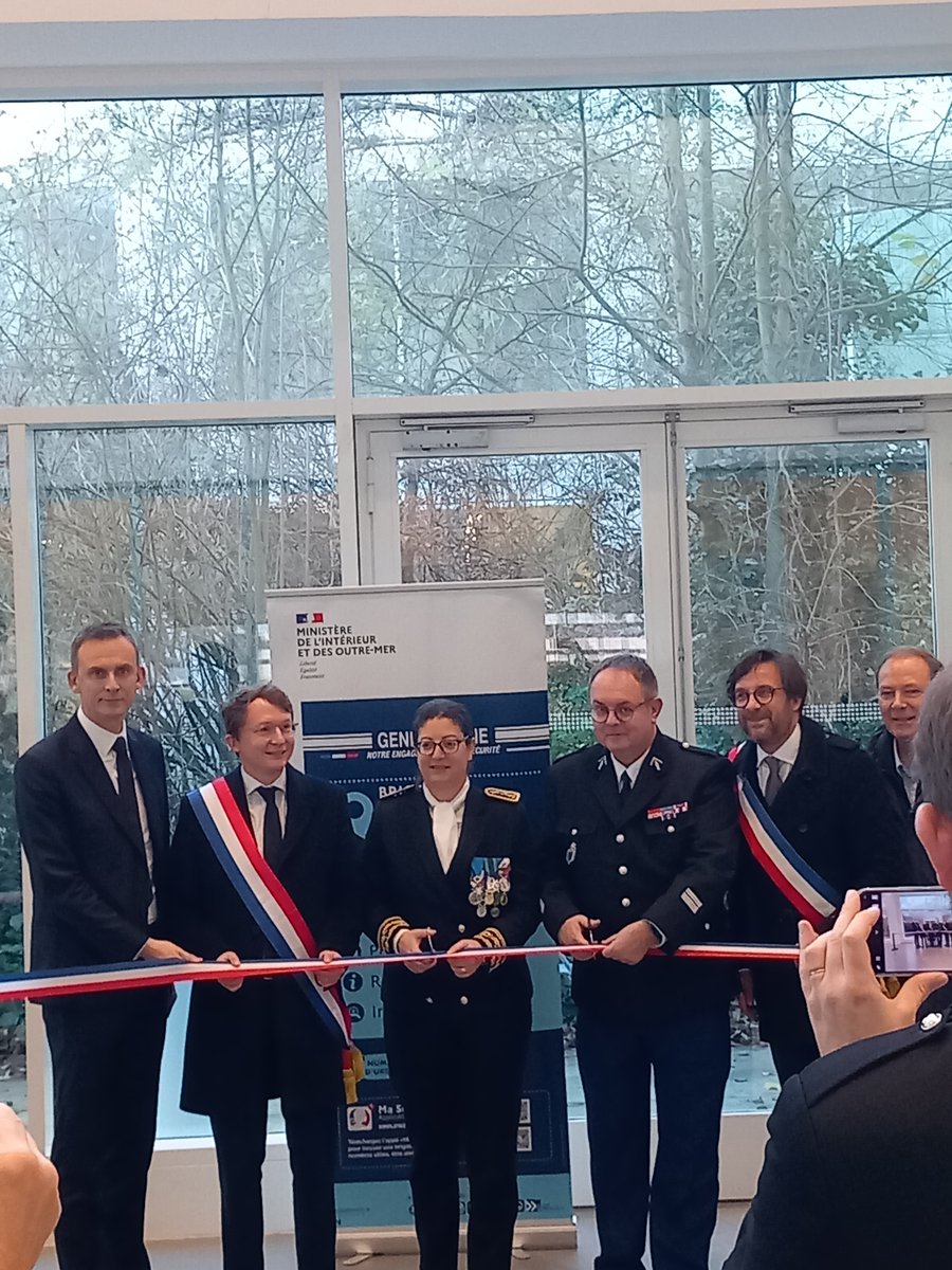 Inauguration de la brigade territoriale mobile de Paris-Saclay : sécurisation de la ligne 18, des activités des grandes écoles du plateau, prévention en matière de cyber-menaces... 

➡️Une brigade spécifique dédiée au plateau de Saclay, territoire stratégique de l'Essonne