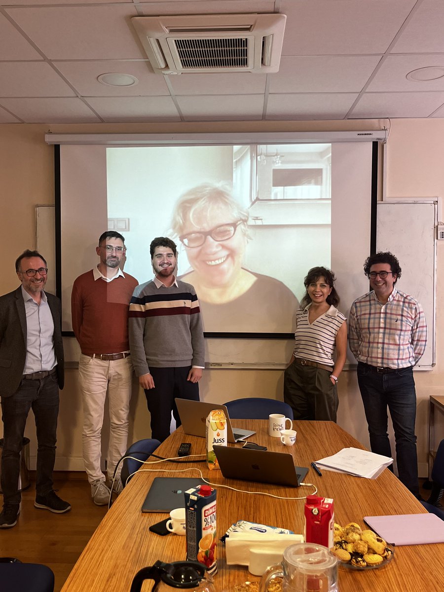 Onr_Kls's tweet image. Successfully defended my MA thesis entitled “Discourse Cohesion and Phonetics in Turkish Sign Language: An Experimental and Computational Approach”. Big thanks to my advisors @KadirGokgoz, @dinctopal_deniz and committee members @SzassTam, Didar Akar and Stefano Canalis.