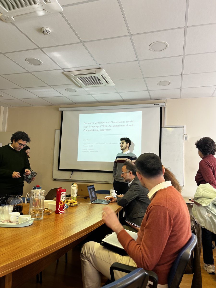 Onr_Kls's tweet image. Successfully defended my MA thesis entitled “Discourse Cohesion and Phonetics in Turkish Sign Language: An Experimental and Computational Approach”. Big thanks to my advisors @KadirGokgoz, @dinctopal_deniz and committee members @SzassTam, Didar Akar and Stefano Canalis.